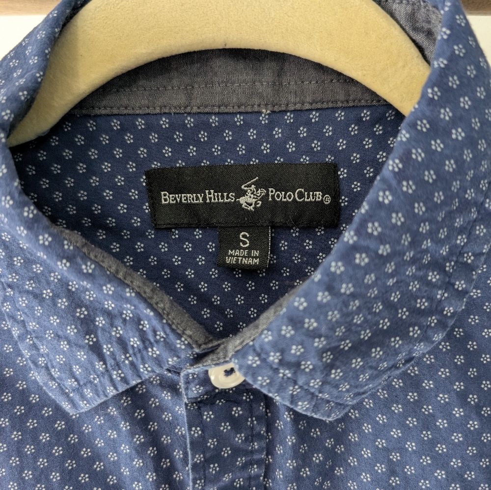 Casual Button down - Picture 2 of 6